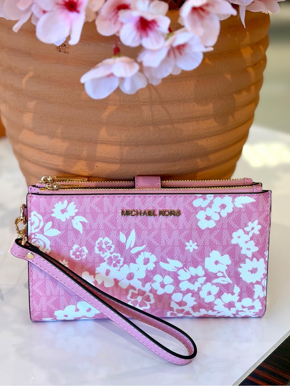 MICHAEL KORS JST Lg Double Zip Printed Sign Logo Wristlet Wallet
CARNATION NWT